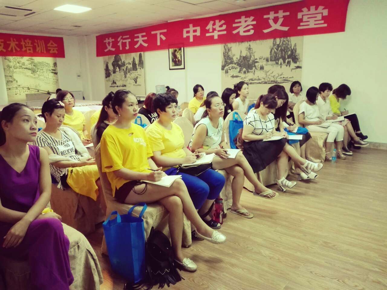老艾堂技术培训学员认真听讲 老艾堂技术培训学员认真听讲