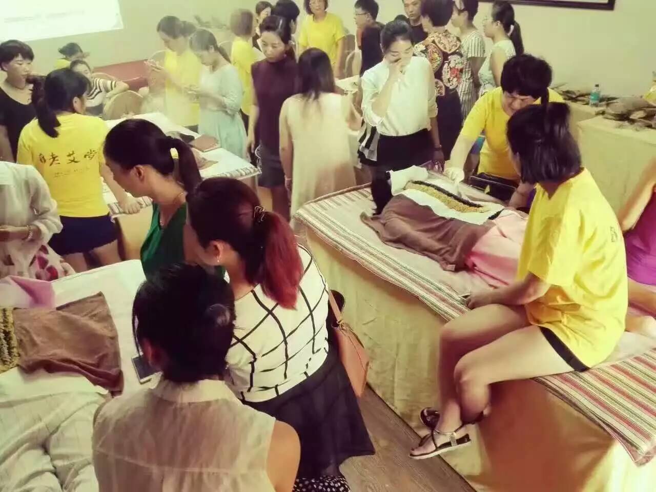 老艾堂学员一对一进行实操演练 老艾堂学员一对一进行实操演练